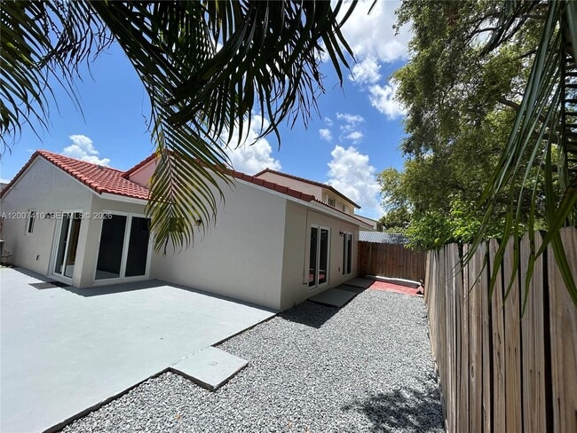 Building Photo - 10058 SW 156th Ct