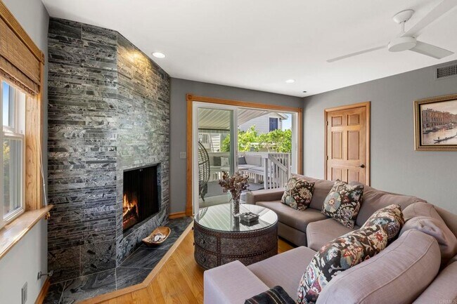 Building Photo - 5618 Bellevue Ave