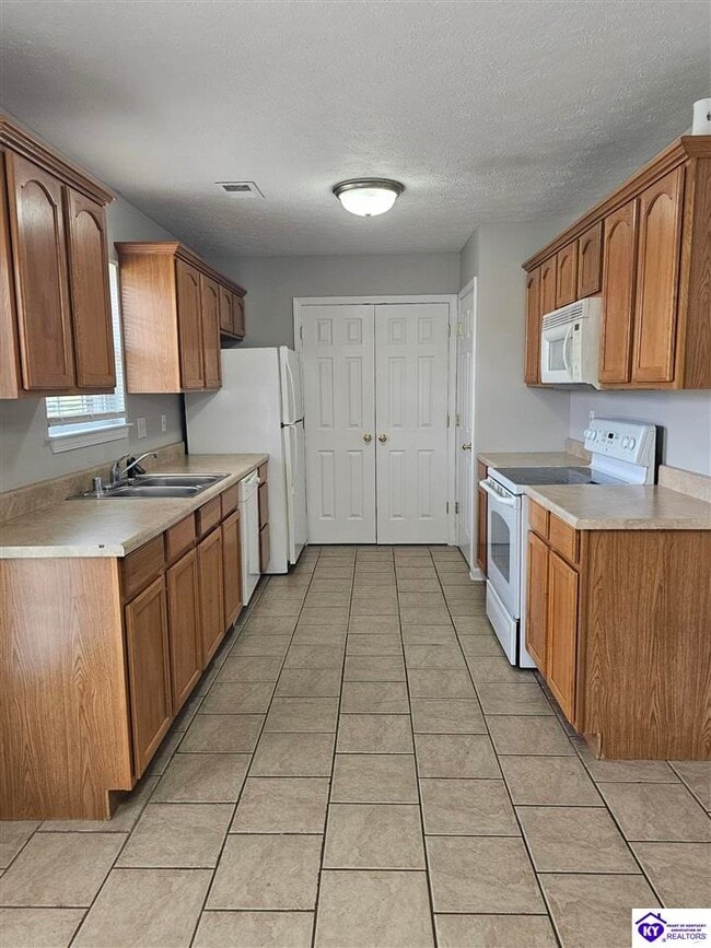 Building Photo - 145 Croghan Way