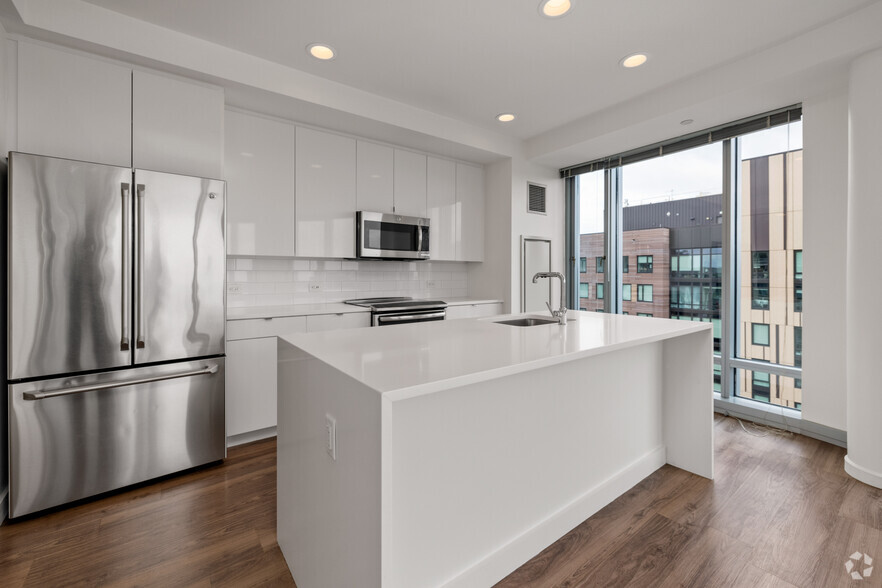 2BR, 2BA - 1000SF - Van Ness