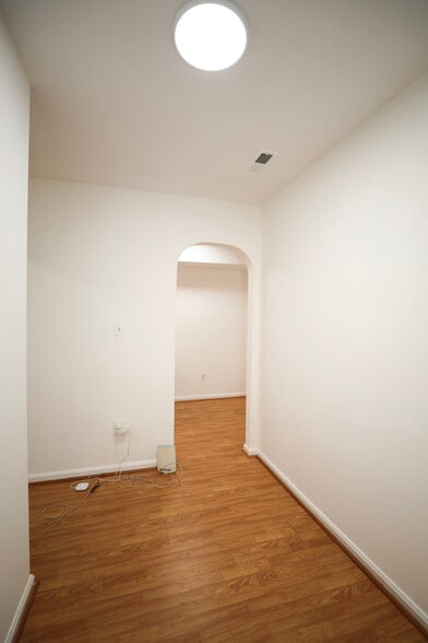 Building Photo - 1305 Orren St NE