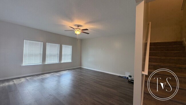 Building Photo - RATE DROP ALERT (was $2500/month) and MOVE-IN SPECIAL: $400 OFF 1ST MONTH'S RENT!**
