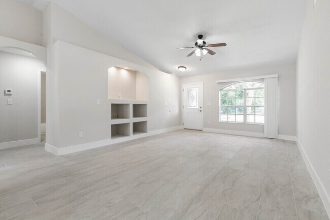 Building Photo - 884 Winchester St