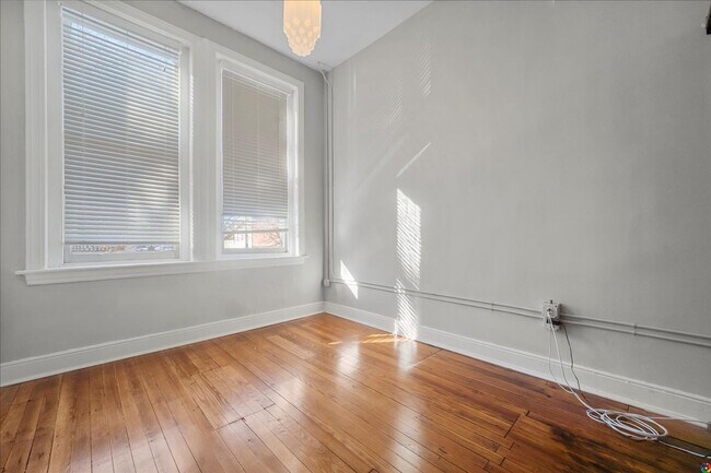 Building Photo - 22 E Broad St