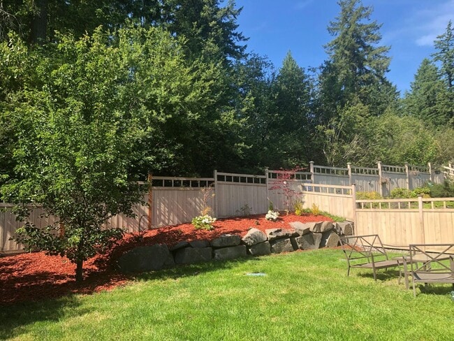 Building Photo - 4 Bedroom + Office in NE Lacey - Fully Fenced Yard and Minutes from freeway and JBLM - Available ...