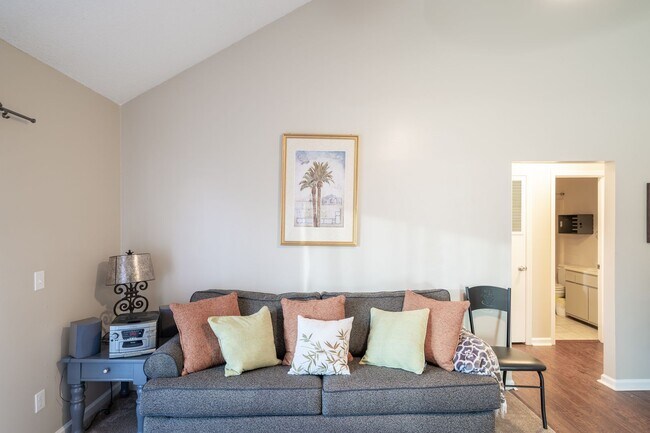 Building Photo - Furnished All-Inclusive 4bed/3bath condo a...