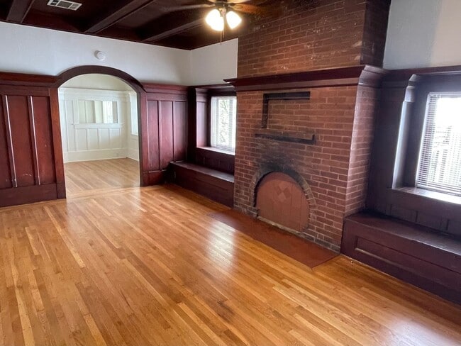 Building Photo - Charming & Bright 3 Bedroom 1 Bathroom Home Walking Distance to SJSU