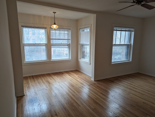 Building Photo - Updated Very Large 2 BR In Uptown