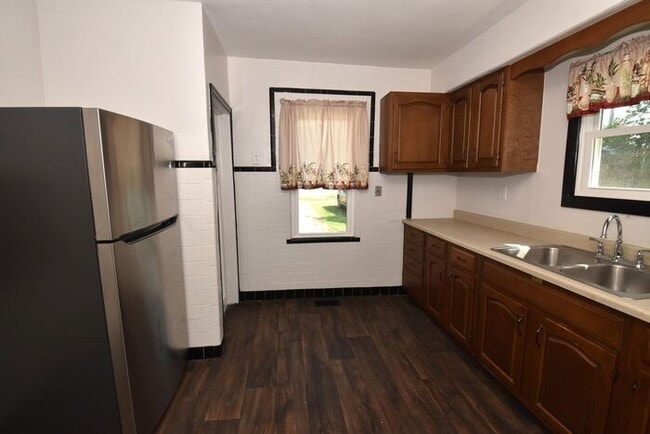 Building Photo - Mishawaka- near Bethel University, shoppin...