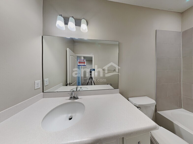 Building Photo - 16173 Alison Creek Dr