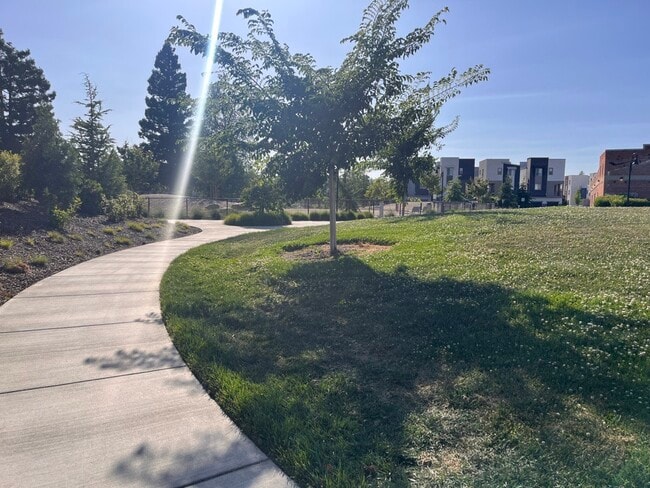 Building Photo - 475 Tailoff Ln