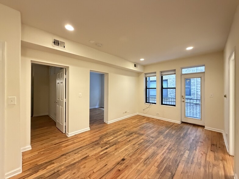 Building Photo - 909 W Dakin St