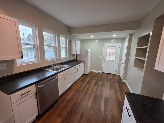 Building Photo - 311 19th Pl