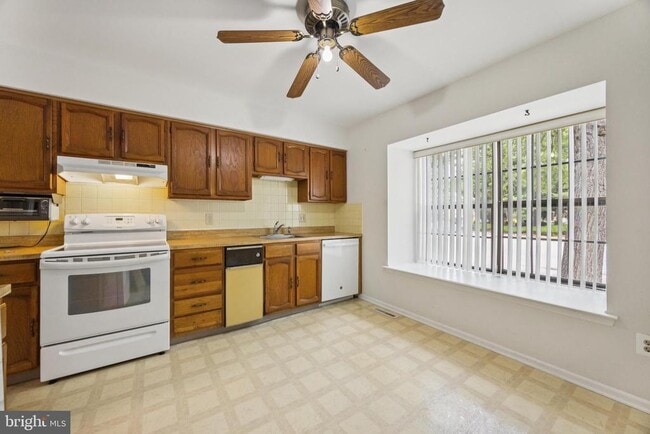 Building Photo - 838 Kings Croft Dr