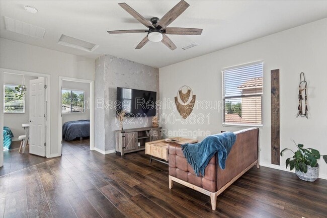 Building Photo - 21072 W Maiden Ln