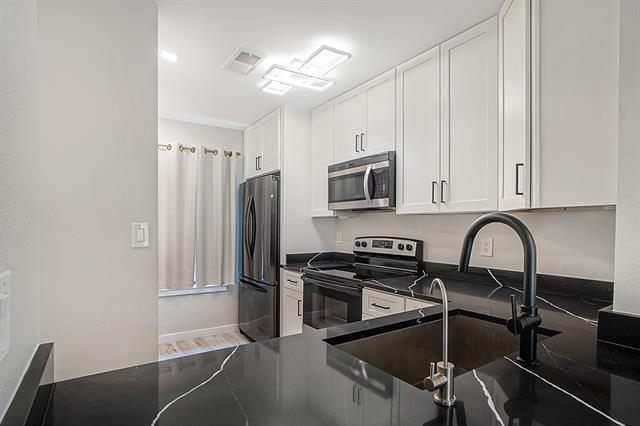 Building Photo - 618 W Collins St