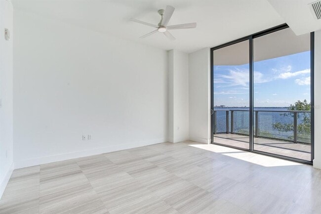 Building Photo - 2912 W Santiago St