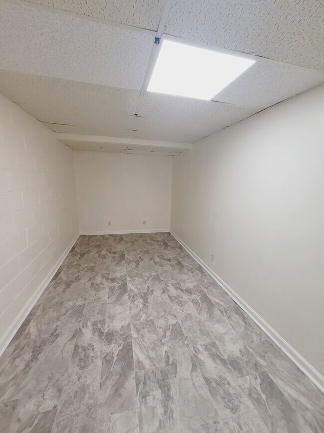 Building Photo - Newly Renovated Brick Ranch with a Basement!