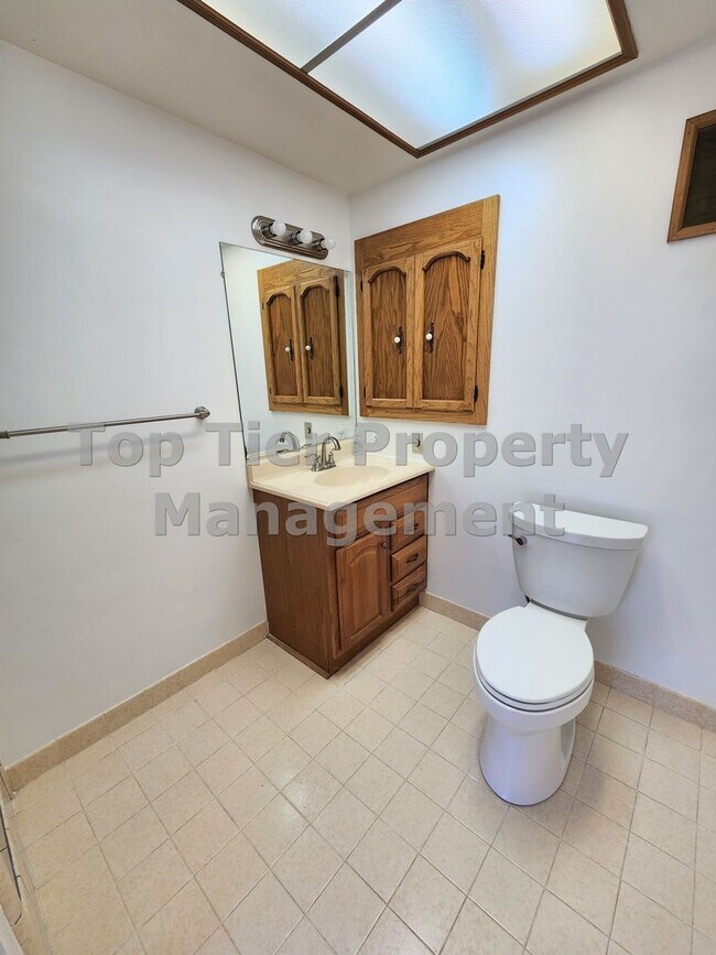 Building Photo - Beautiful 3-bedroom, 2-bathroom home locat...