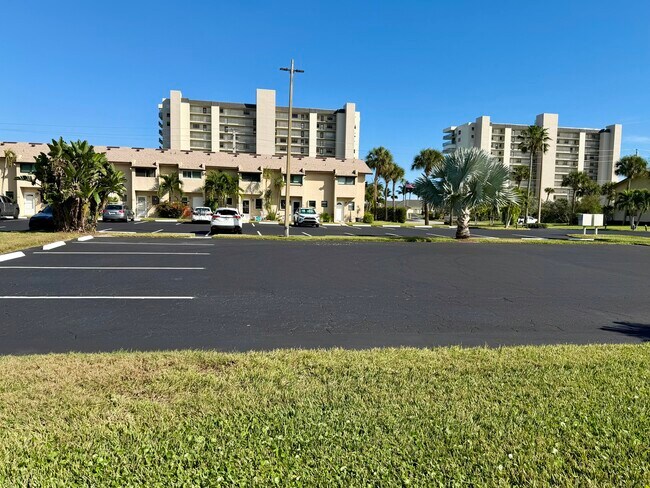 Building Photo - 4235 N Hwy A1A
