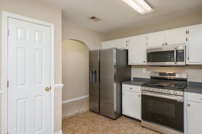 Building Photo - 4863 Kensington Ln