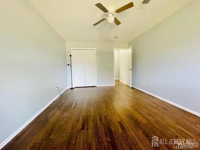 Building Photo - 128 College Dr