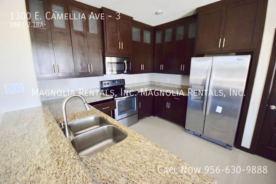 Building Photo - 1300 E Camellia Ave