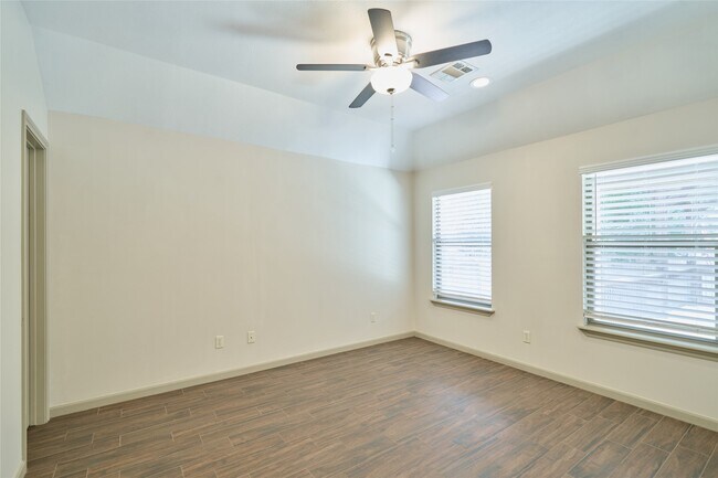 Building Photo - 13613 Vail Dr