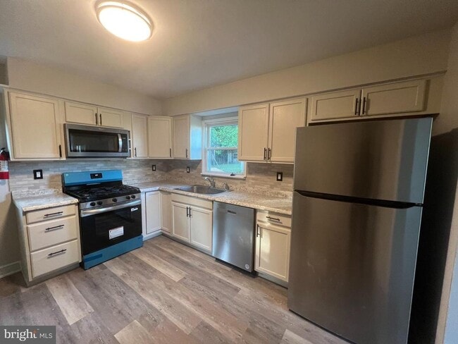 Building Photo - 40 Fairmount Dr