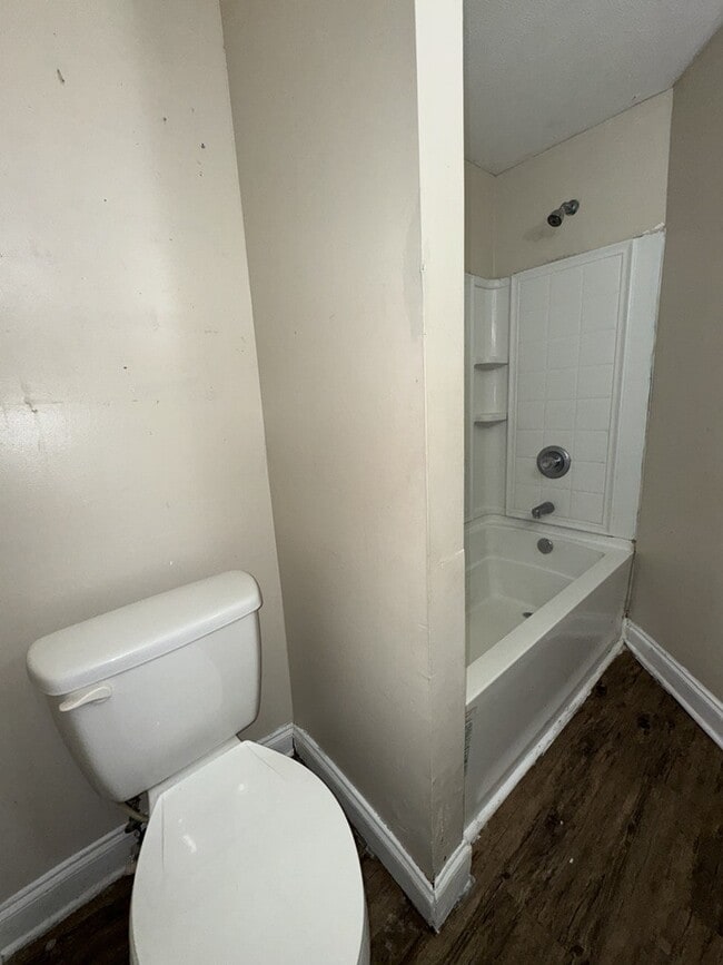 Building Photo - 1219 Shalimar Dr