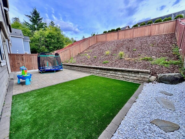 Building Photo - Beautiful 4BR | 2.5BA Home on Cul-de-Sac i...