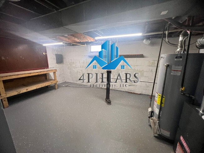 Building Photo - "Charming 2-Bedroom Gem with Finished Basement & Gleaming Hardwood Floors in Hammond!"