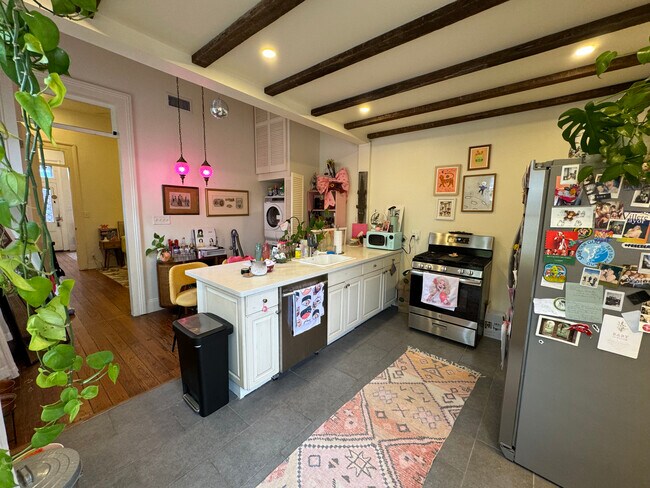 Building Photo - 2339 Chartres St