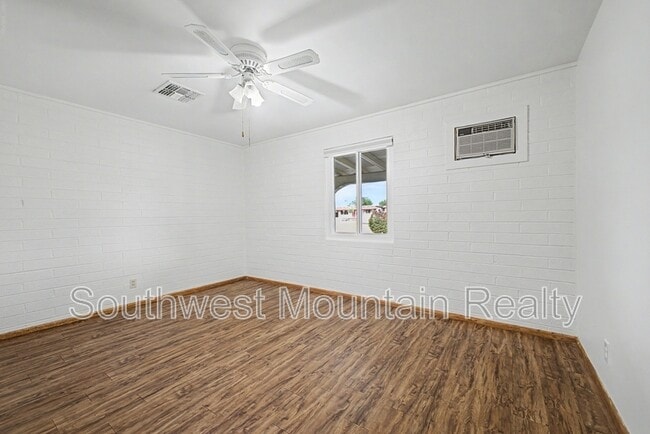 Building Photo - 560 S Grand Dr