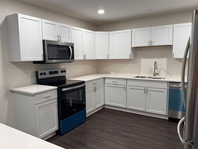 Building Photo - Completely renovated 4 bedroom home in Halteman