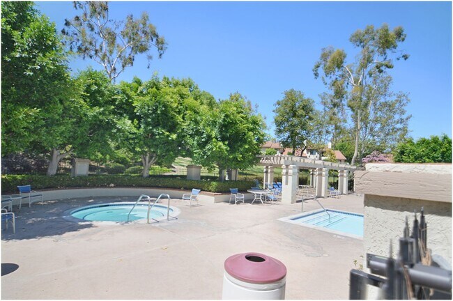 Building Photo - 2 Bedroom Condo In Malvern Creek!