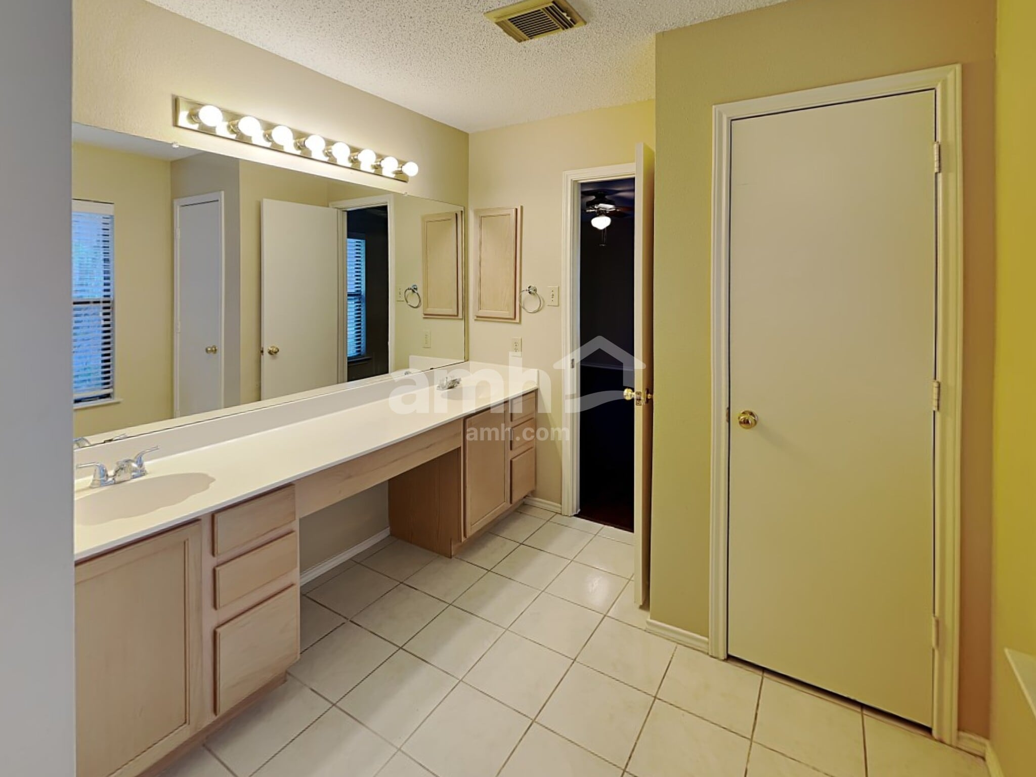 Building Photo - 2231 Creekside Bend