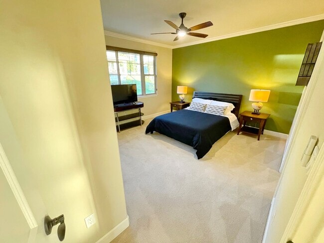 Building Photo - Luxury Townhome Living at The Villas at Ke...