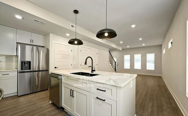 Building Photo - Oak Ridge Falls – Modern 3-Bedroom Townhome with 2-Car Garage, ask about our September Special!