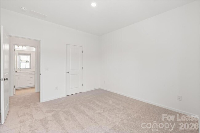 Building Photo - 204 Silver Fleet Dr