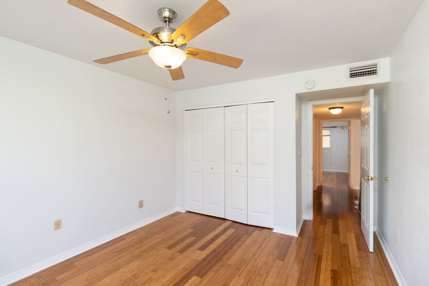 Main Bedroom - 4550 Overlook Dr NE