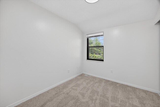 Building Photo - 599 E Graham Pl