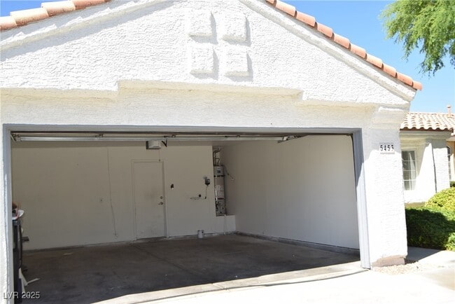 Building Photo - 5453 Desert Valley Dr