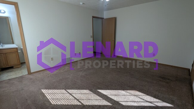 Building Photo - 5791/3/5/7 N Orange Ln