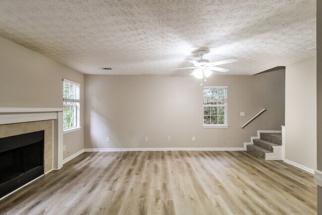 Building Photo - 4385 Bradley Dr SW