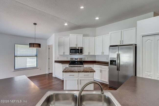 Building Photo - 566 Longmill Ln