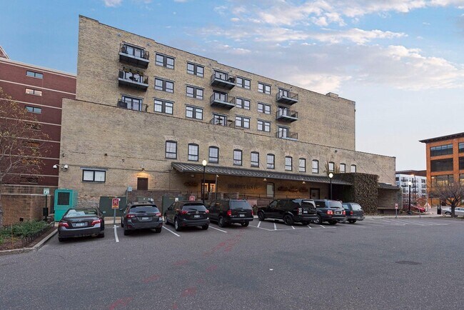 Building Photo - 404 Washington Avenue N 104