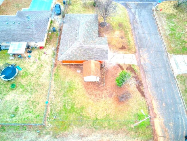 Building Photo - Super 4 Bed 1.5 Bath in the South Gate Addn in Moore, OK