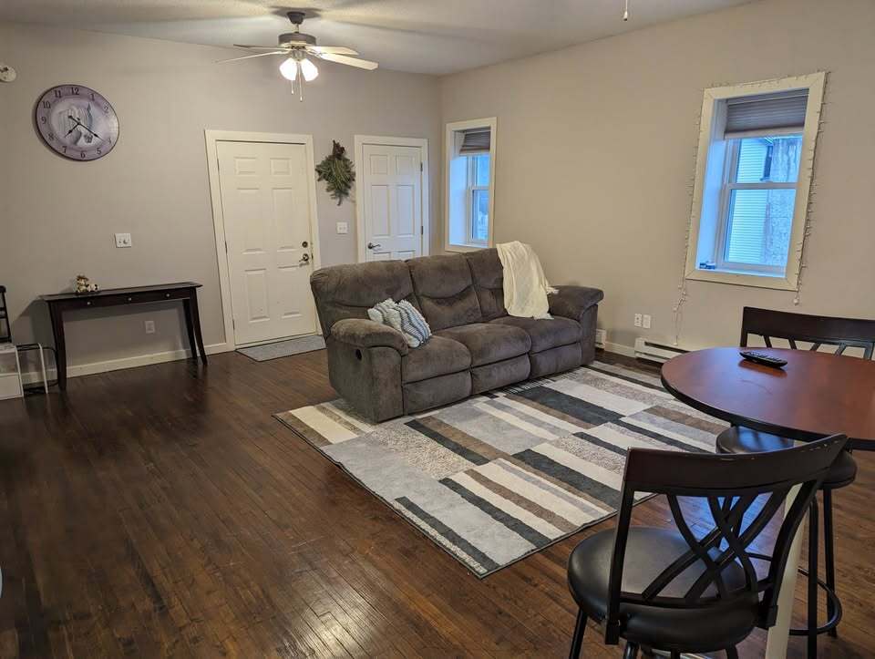 Building Photo - 105 S Main St