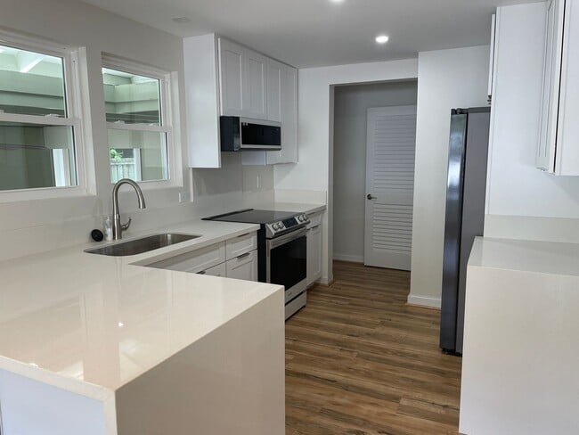 Building Photo - 1224 Keolu Dr